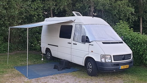 Jazzy – Volkswagen LT35 campervan from 2004, for 2 people