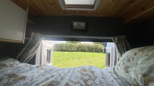 Homely camper 3 berth, 3 seatbelts, fixed bed  – 3 berth Citroën campervan from 2014