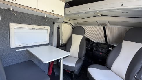 De rustige reiziger – Peugeot Boxer Buscamper per 2 persone (incl. portabiciclette)