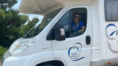 Louis – Experience Sardinia in freedom with Louis camper