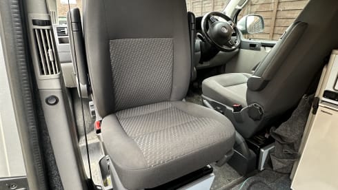 Iona – LWB 4 Berth VW Transporter with 'king size' bed & pop top