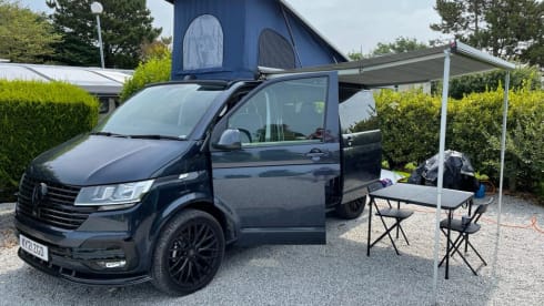 Seymour  – Luxury 2021 VW high spec campervan with flexible collection/drop-off