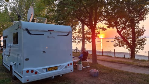 3p complete semi-integrated camper