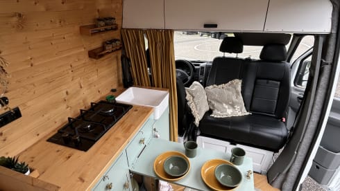 Moby – Cozy, hip self-built Mercedes Sprinter