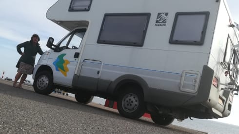 nooitgedacht – Beautiful compact alcove camper with bicycle rack, camper is as new, 120000 km