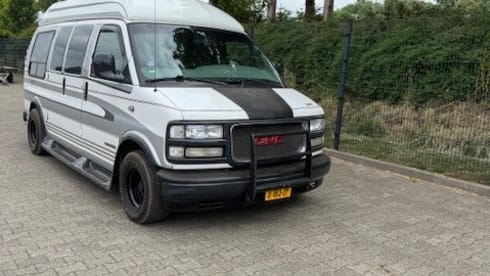 GMC v8 – 2p Other campervan from 1997
