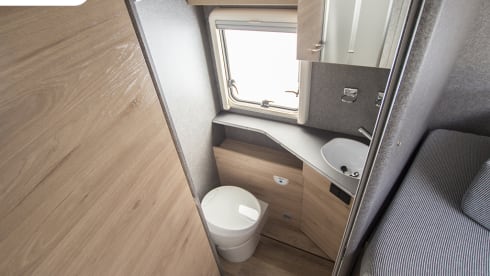 Just GO – Dethleffs Just GO 4-seater semi-integrated camper