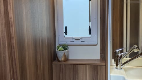 Mountain Hopper  – 6 berth Roller Team 747