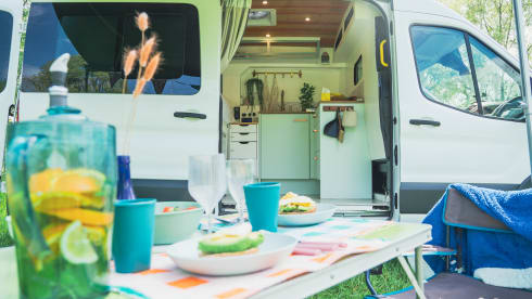 BAYVAN – BAY: Ford Self-Build BUS - Carefree OFF-Grid Kameren