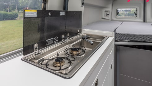4-person VW GRAND CALIFORNIA automatic WITH AIR CONDITIONING, shower and toilet 