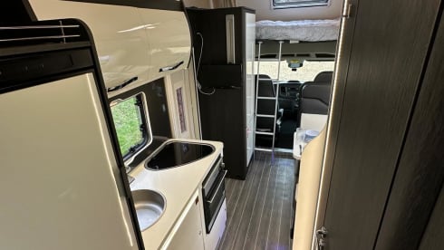 Wilderness – 6 berth Roller Team 690  Auto