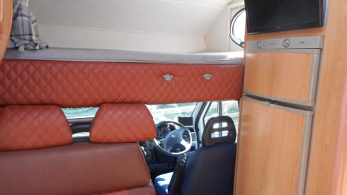 EASY 1 MOTORHOME HIRE JUST TURN UP AND GO