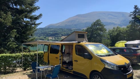 KIWI GOLD (6) – Renault Trafic Eco bus camper completely self-sufficient