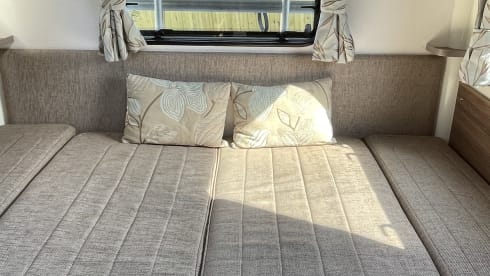 BAILEY – AMAZING PEGUEOT BAILEY 70-6 DRIVE ON A CAR LICENSE 6 BERTH AND 6 SEATBELTS
