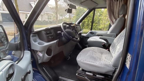 Compact and fully equipped Ford Hymer 522 Campervan