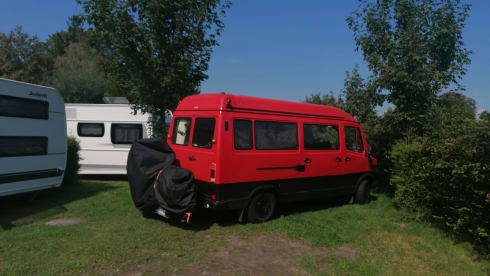 #Brutusss85 – 4p Mercedes-Benz bus from 1985