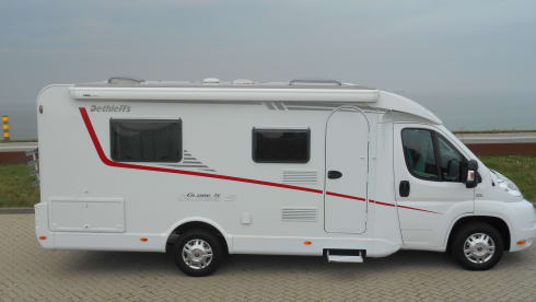 Geweldige camper – A great camper with a wonderful queen-size bed