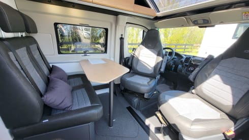 Adria Twin Sport 600 SPB – Chic, luxurious camper van with double bed, navigation system, bicycle rack 80 kg, etc.