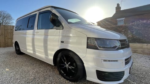 Earle – EARLE - VW T5 Campervan (4 berth)