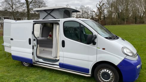 BuZz Lightyear – Opel vivaro 1.9 sdi compact camper
