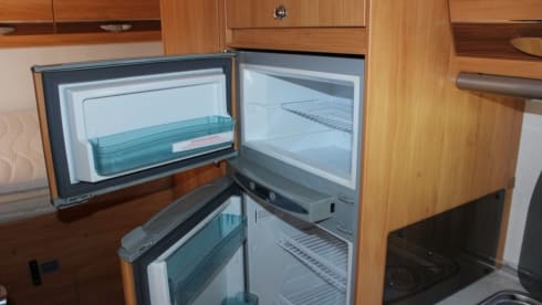 4-5 person Adria Coral S-680 SP