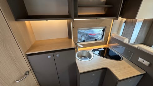 H630 – 3p LMC Tourer H630 semi-integrated from 2024