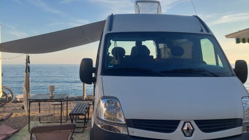 Atmospheric modern bus camper (3 pers)