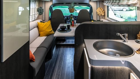 4p 2022 Roller Team – Extra spacious and free camping (330Ah battery, air conditioning and furnishings)