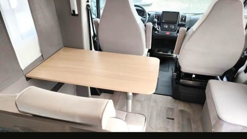 Wohnmobil LMC Tourer Lift, Hubbett, 4 Schlafplätze, Klimaanlage, SAT TV