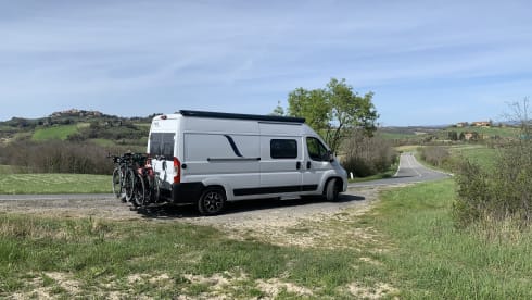 Knaus Boxstar Family - 140HP - adventurous camper bus