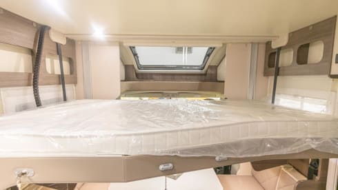 As good as new MC Louis 481 Semi integral for rent