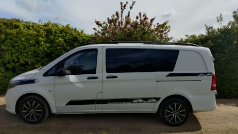 Vinnie  – Mercedes-Benz Wohnmobil mit 2 Schlafplätzen ab 2026