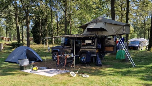 2.5p Landrover Defender 4x4 expedition car 