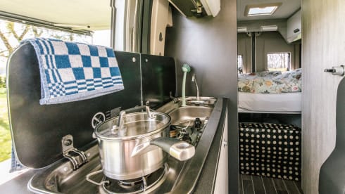 Jackie's hut – Beautiful Peugot Camperbus, 150 HP