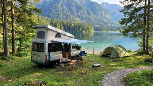 Nuggy – Ford Nugget 5 persoons,  Stoere kampeerbus voor de ultieme roadtrip!