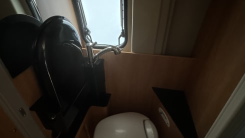 2p Pössl bus uit 2016