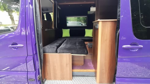 Mo – Fully loaded off-grid sports / touring home
