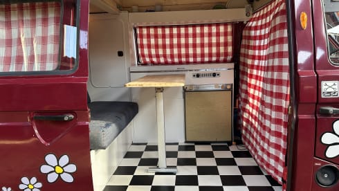 Woodie woodstocker – 2p Volkswagen campervan uit 1984