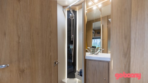 Mielke – Spacious Mobilhome Rollerteam Zefiro Plus 298TL 5 persons - Automatic