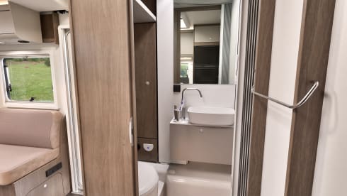 Sunny – Brand new 4-person Carado T448 - semi-integrated (2025)