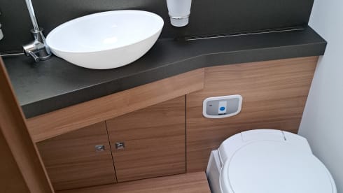 Adria Matrix 670 DC – 4p Adria Mobil semi-integrated from 2019