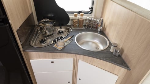 T595 – New SUNDRIVER semi-integrated motorhome (max. 5 people)