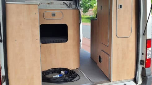 4p Ford campervan uit 2010