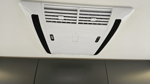 GPV48X – Luxury Modern 4 pers Sunlight T67 with length bed | Km free! 