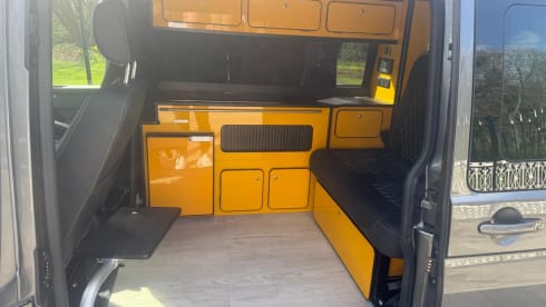 Yellow mellow  – Camper Volkswagen a 4 posti letto, modello 2021