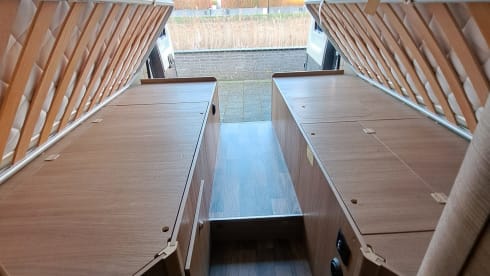 Odiesadventures2 – Mooie Fiat Ducato buscamper met lengtebedden