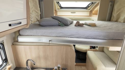 T595 – New SUNDRIVER semi-integrated motorhome (max. 5 people)