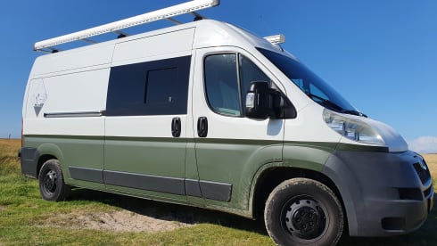 Super atmospheric & adventurous off-grid road trip camper!