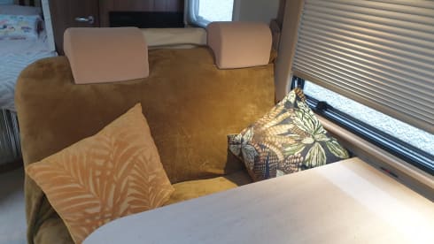Gertie – Luxury 4 berth Burstner, fixed bed, heating, satellite TV