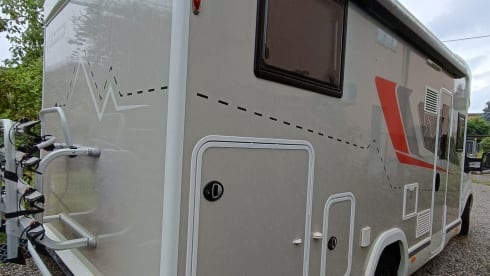 Tradate Camper – Challenger 4 posti automatico